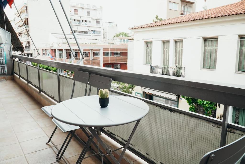Charming Apartment In Keramikos 아테네 외부 사진