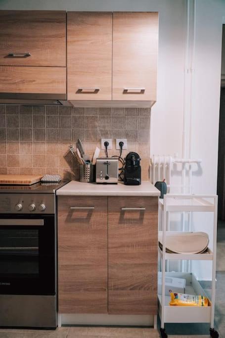 Charming Apartment In Keramikos 아테네 외부 사진