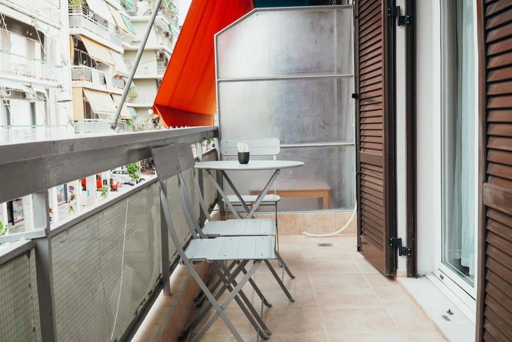 Charming Apartment In Keramikos 아테네 외부 사진